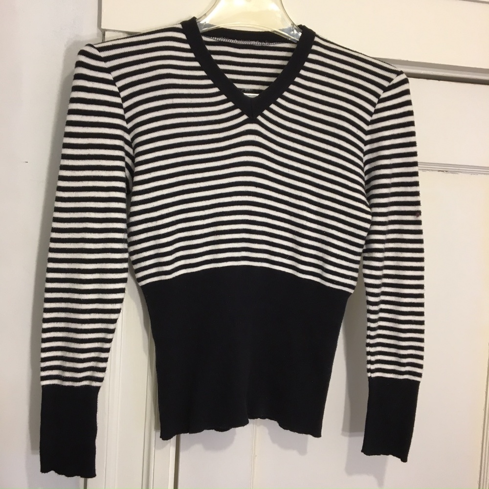 Relais Knitware V-Neck Sweater